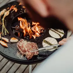 Pince Lève Grille HOFATS sur feu allumé