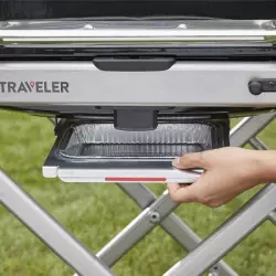 Barbecue Gaz WEBER Traveler avec main