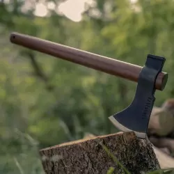 Hachette - Tomahawk plantée - BAREBONES